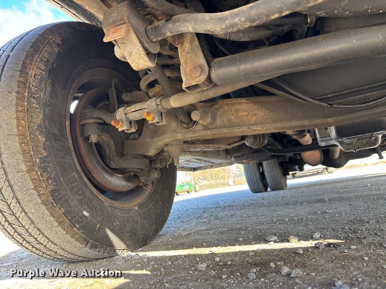 image for item DW7416 2002 Ford E350 ambulance