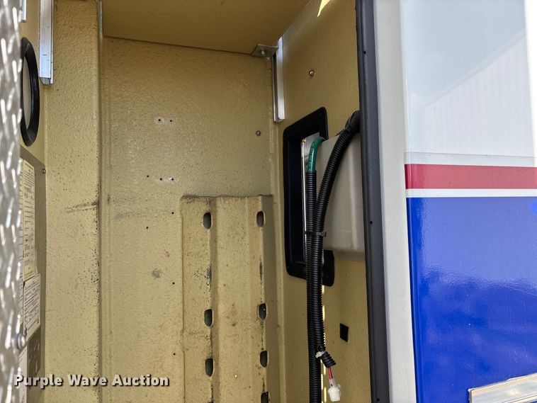 image for item DW7416 2002 Ford E350 ambulance