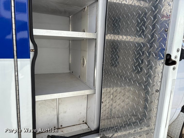 image for item DW7416 2002 Ford E350 ambulance