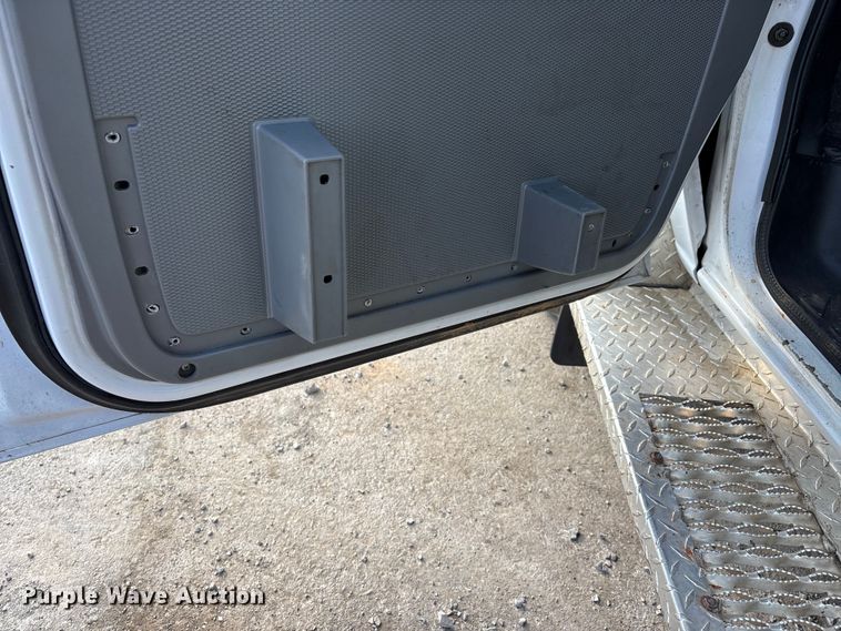 image for item DW7416 2002 Ford E350 ambulance