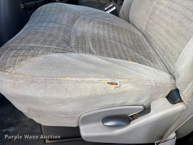 image for item DW7416 2002 Ford E350 ambulance