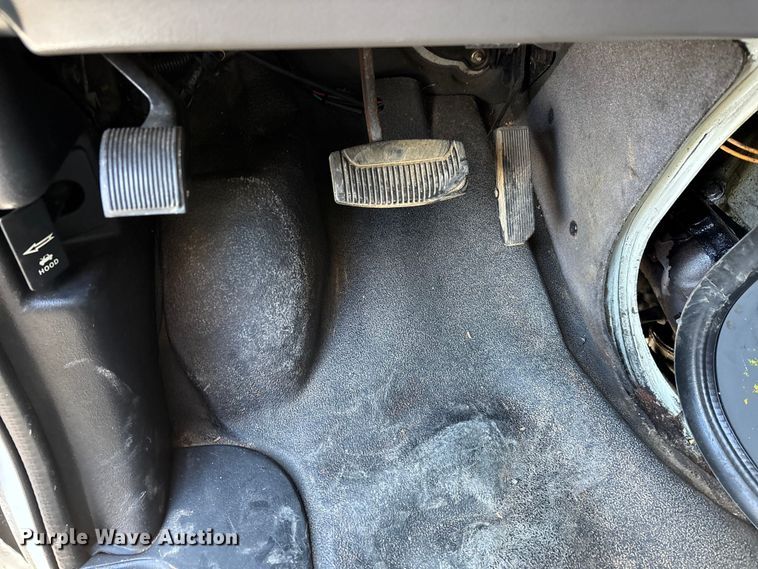 image for item DW7416 2002 Ford E350 ambulance