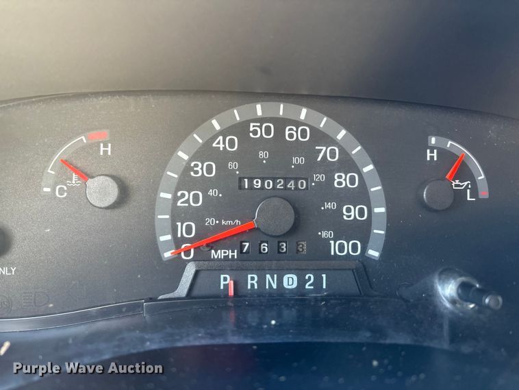 image for item DW7416 2002 Ford E350 ambulance