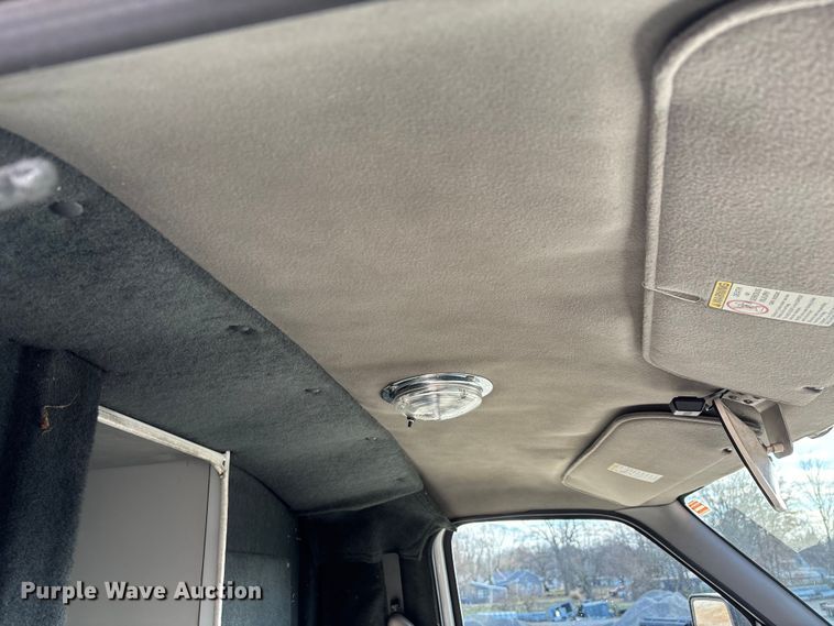 image for item DW7416 2002 Ford E350 ambulance