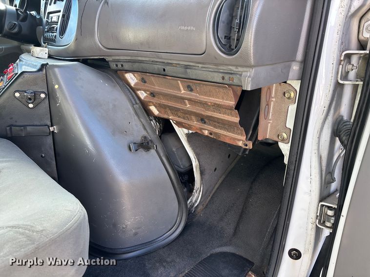 image for item DW7416 2002 Ford E350 ambulance