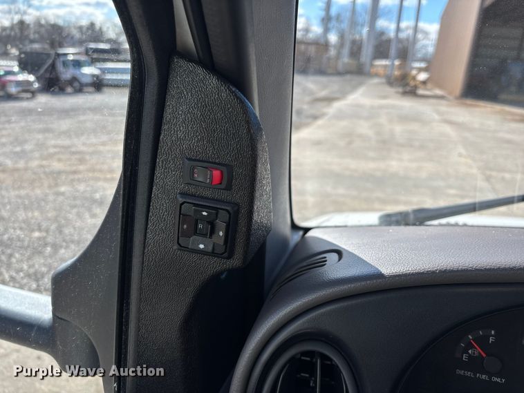 image for item DW7416 2002 Ford E350 ambulance