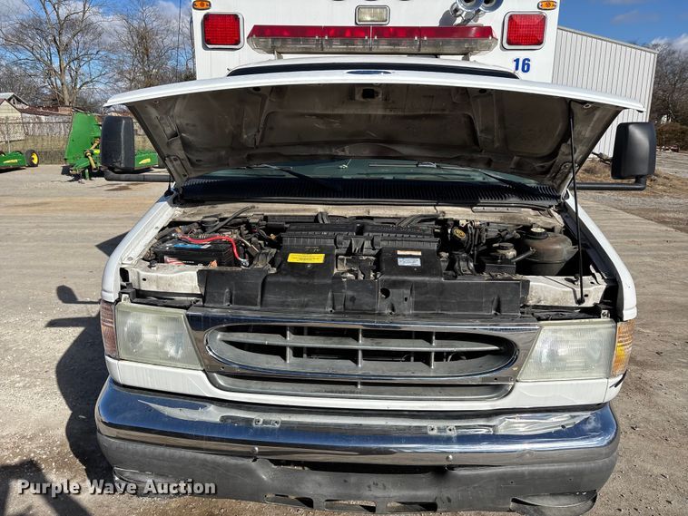 image for item DW7416 2002 Ford E350 ambulance