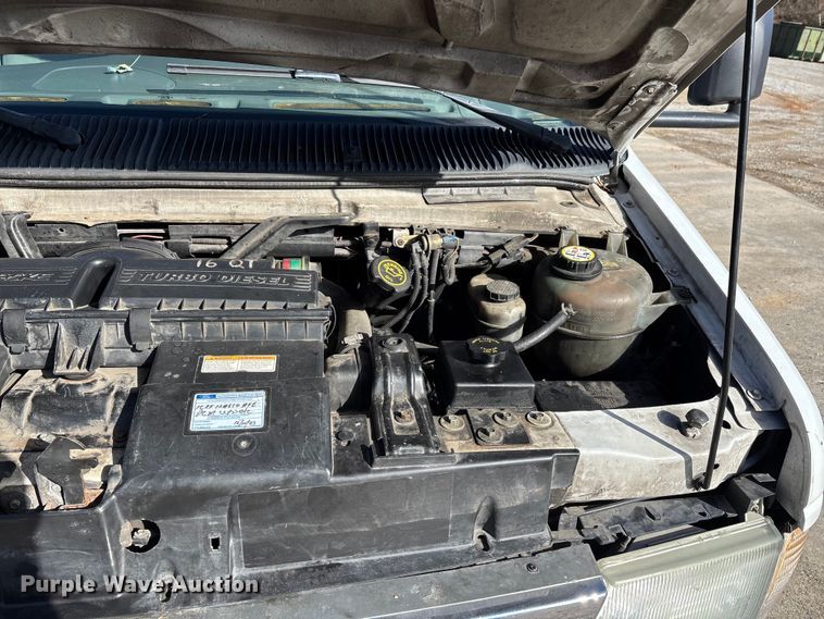 image for item DW7416 2002 Ford E350 ambulance