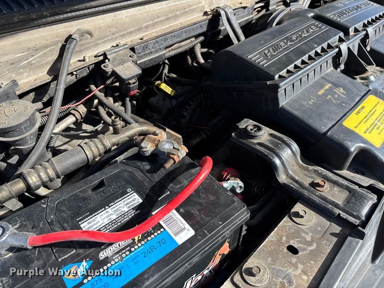 image for item DW7416 2002 Ford E350 ambulance