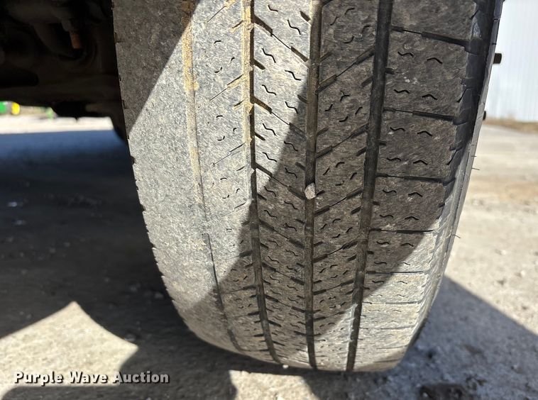 image for item DW7416 2002 Ford E350 ambulance