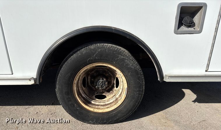 image for item DW7416 2002 Ford E350 ambulance
