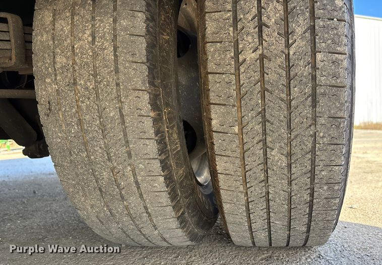 image for item DW7416 2002 Ford E350 ambulance