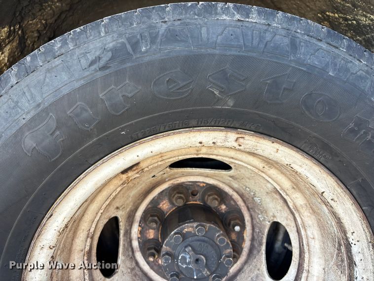 image for item DW7416 2002 Ford E350 ambulance