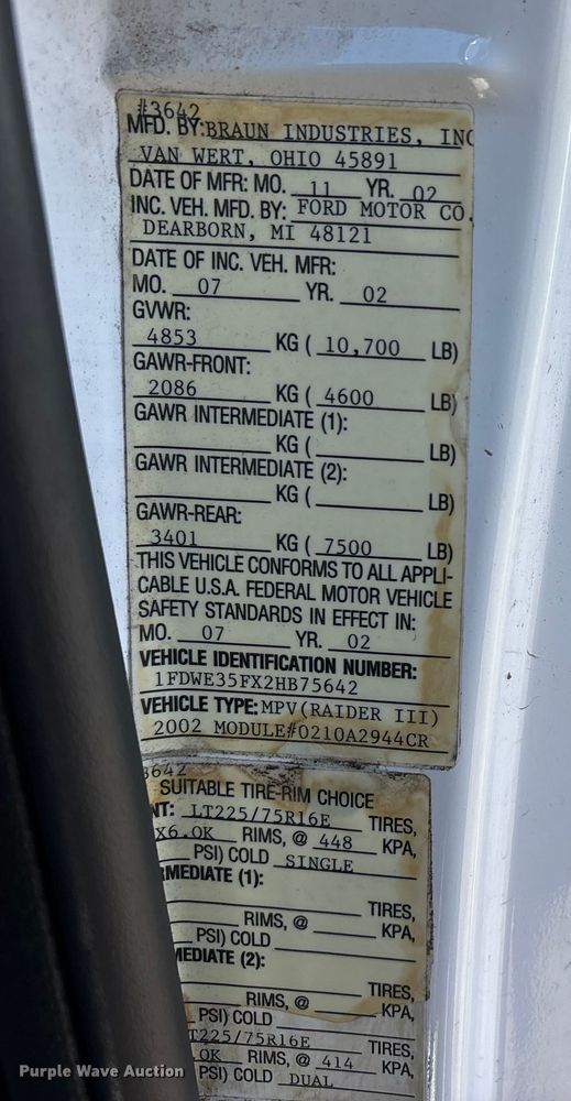 image for item DW7416 2002 Ford E350 ambulance