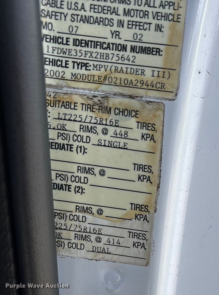 image for item DW7416 2002 Ford E350 ambulance