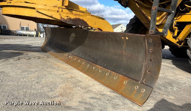 image for item DW7422 1993 Caterpillar 120G motor grader