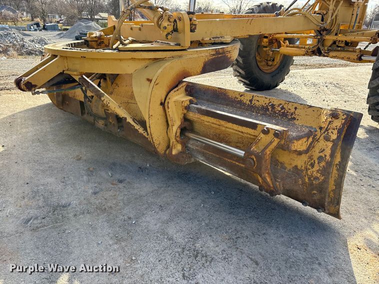 image for item DW7422 1993 Caterpillar 120G motor grader