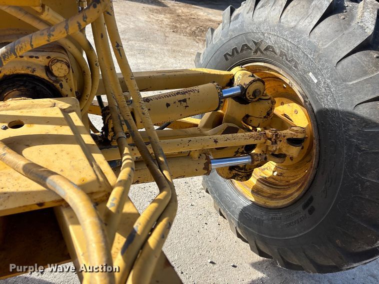 image for item DW7422 1993 Caterpillar 120G motor grader