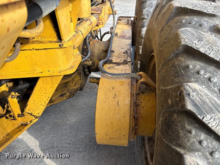 image for item DW7422 1993 Caterpillar 120G motor grader