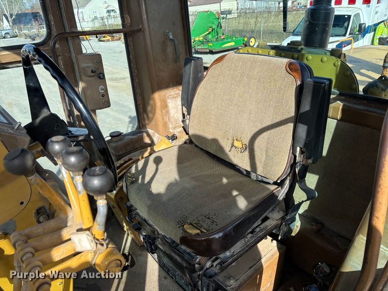 image for item DW7422 1993 Caterpillar 120G motor grader