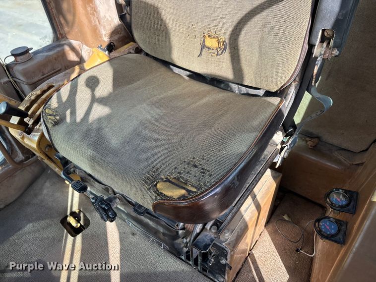 image for item DW7422 1993 Caterpillar 120G motor grader