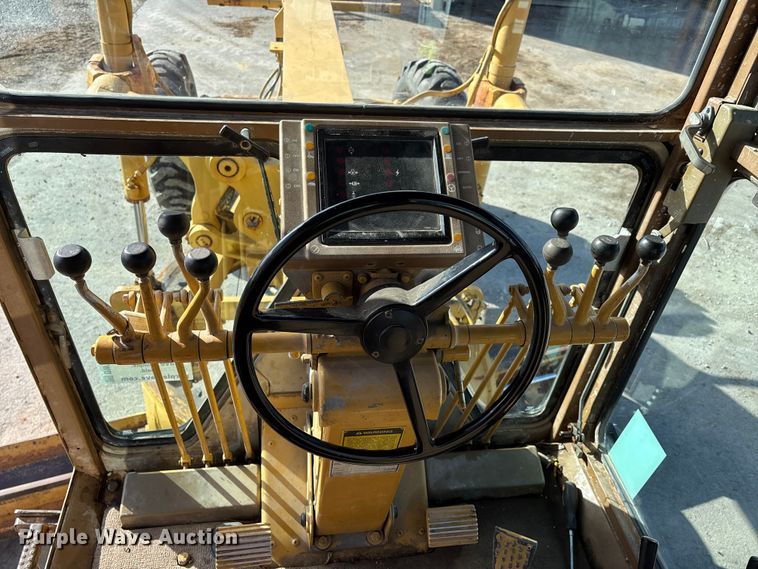 image for item DW7422 1993 Caterpillar 120G motor grader