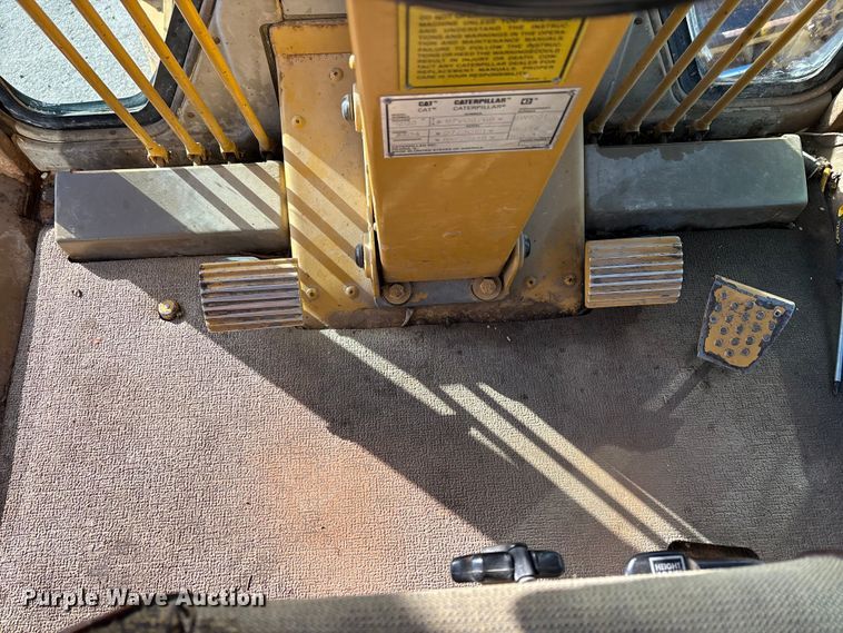 image for item DW7422 1993 Caterpillar 120G motor grader