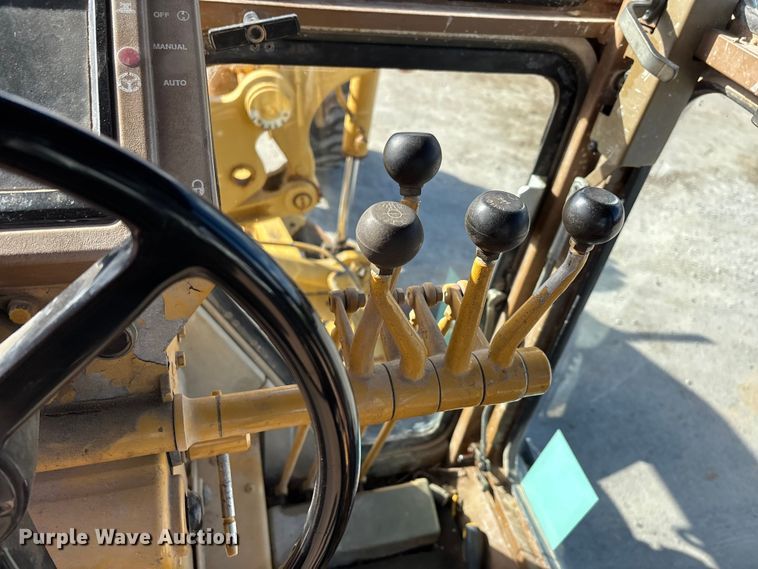 image for item DW7422 1993 Caterpillar 120G motor grader