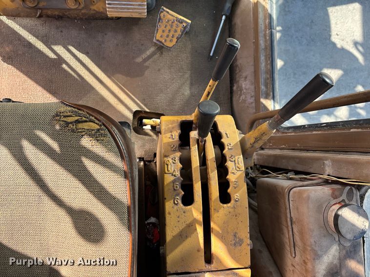 image for item DW7422 1993 Caterpillar 120G motor grader