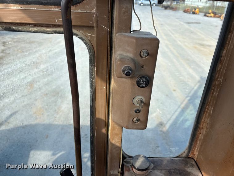 image for item DW7422 1993 Caterpillar 120G motor grader