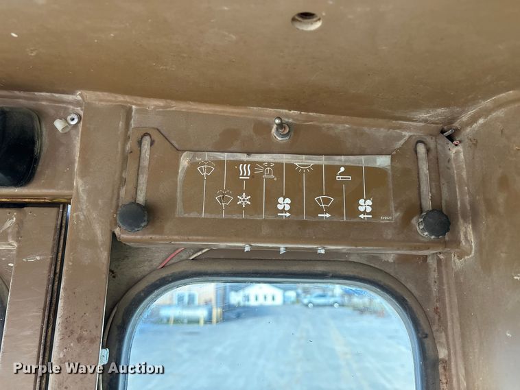 image for item DW7422 1993 Caterpillar 120G motor grader