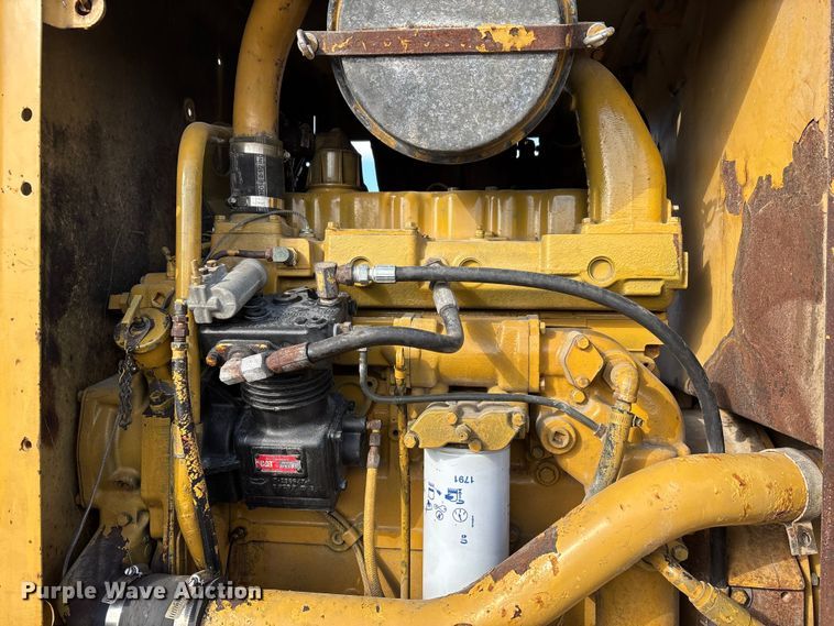 image for item DW7422 1993 Caterpillar 120G motor grader