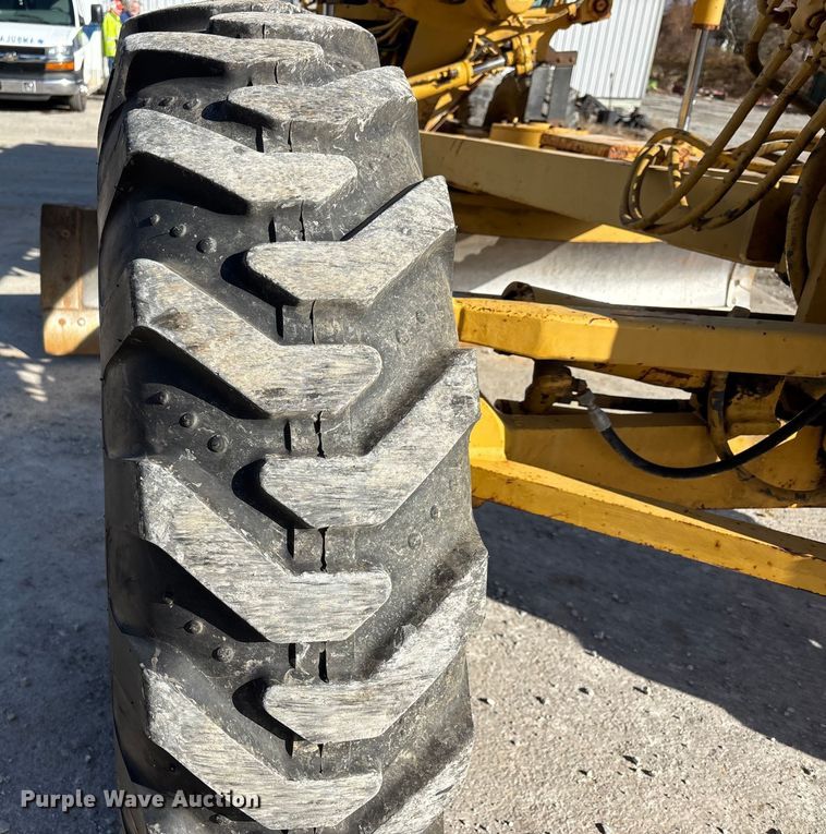 image for item DW7422 1993 Caterpillar 120G motor grader