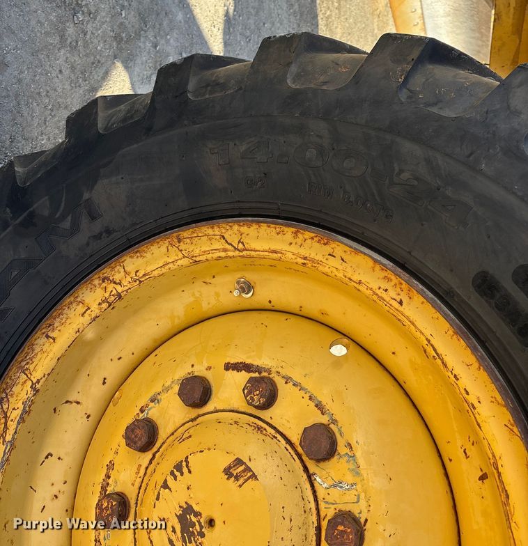 image for item DW7422 1993 Caterpillar 120G motor grader