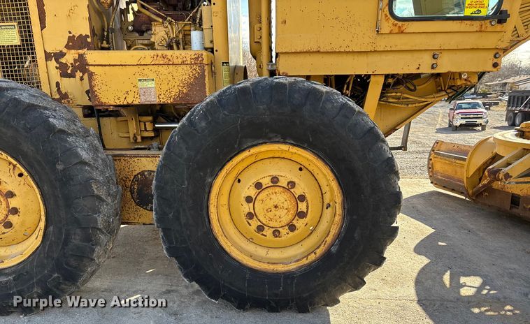 image for item DW7422 1993 Caterpillar 120G motor grader