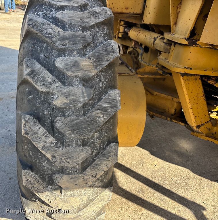 image for item DW7422 1993 Caterpillar 120G motor grader