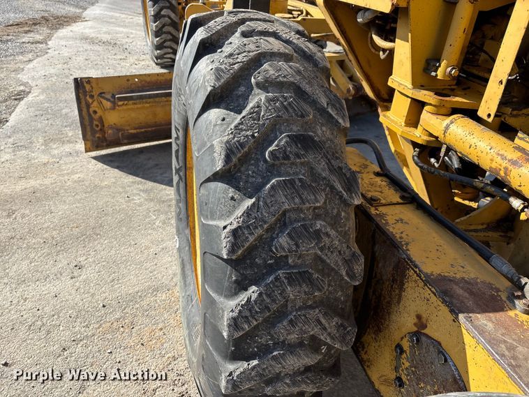 image for item DW7422 1993 Caterpillar 120G motor grader