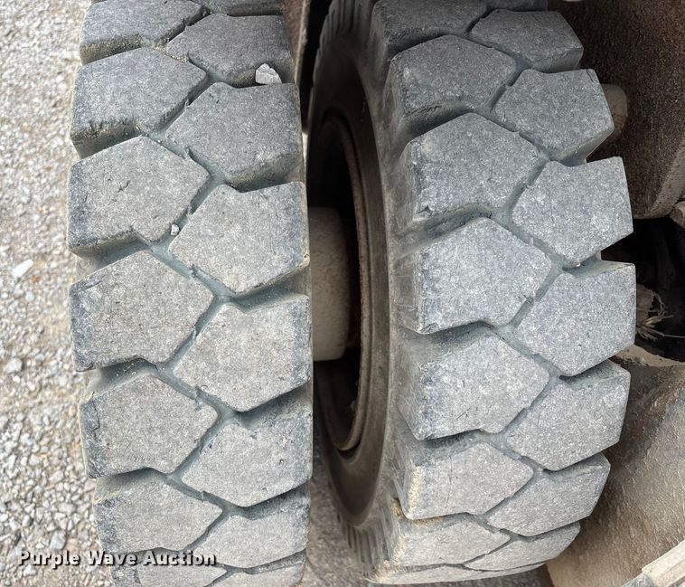 image for item DW7423 Hyster H60XLM forklift