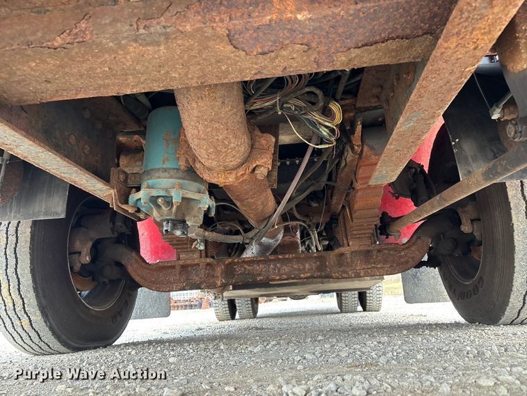 image for item DW7424 1988 Federal Motors pumper fire truck