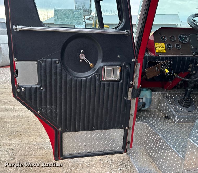 image for item DW7424 1988 Federal Motors pumper fire truck