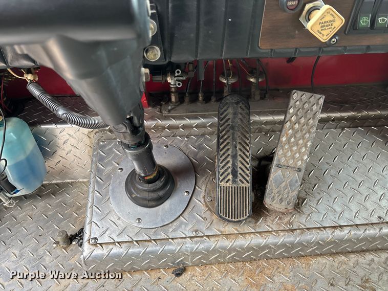 image for item DW7424 1988 Federal Motors pumper fire truck