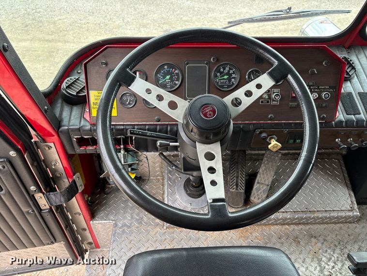 image for item DW7424 1988 Federal Motors pumper fire truck