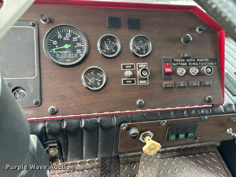 image for item DW7424 1988 Federal Motors pumper fire truck