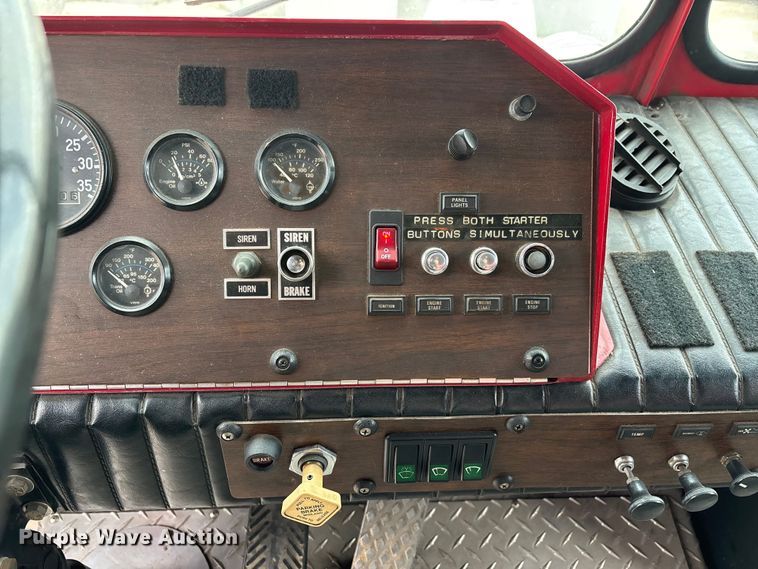 image for item DW7424 1988 Federal Motors pumper fire truck
