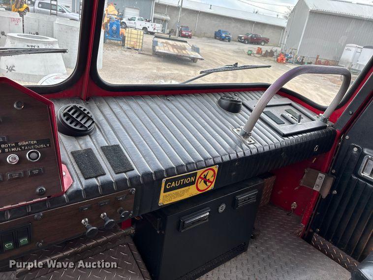 image for item DW7424 1988 Federal Motors pumper fire truck