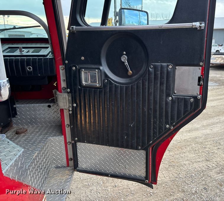 image for item DW7424 1988 Federal Motors pumper fire truck