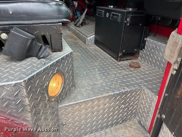 image for item DW7424 1988 Federal Motors pumper fire truck