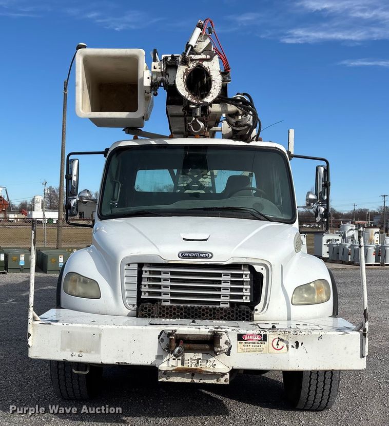 image for item DW7430 2005 Freightliner Business Class M2 digger derrick truck