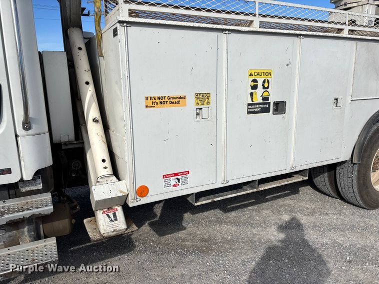 image for item DW7430 2005 Freightliner Business Class M2 digger derrick truck