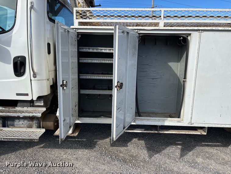 image for item DW7430 2005 Freightliner Business Class M2 digger derrick truck